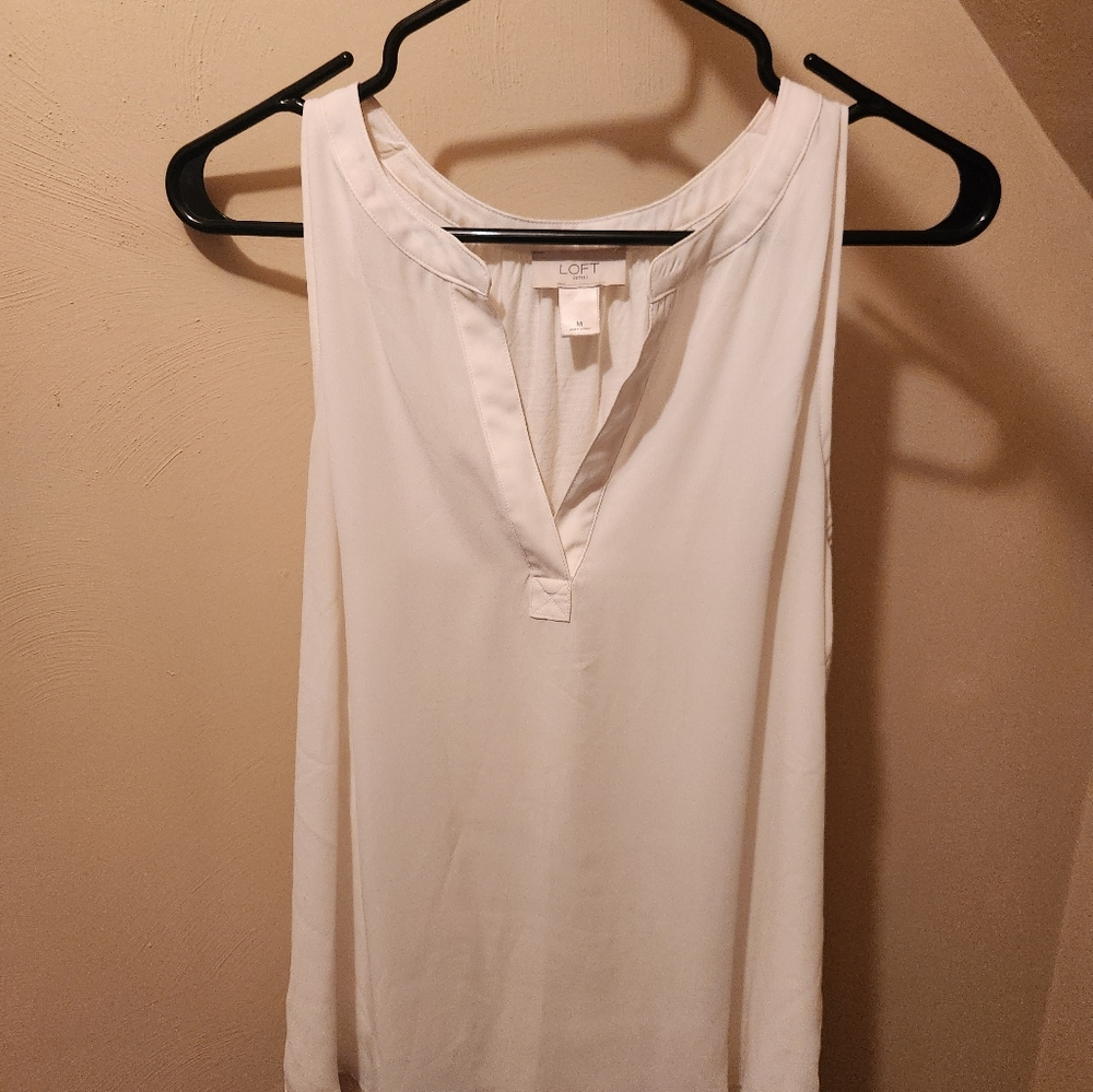 Sleevless blouse